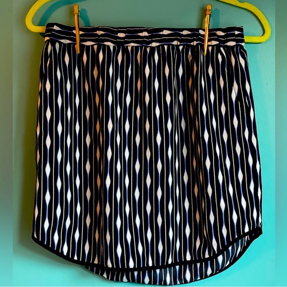 Trouve Geometric Mini Skirt - Picture 2 of 7